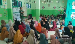 Foto : Serka Sudirkan memberikan penyuluhan tentang pencegahan bullying di depan siswa MI Al Fatah