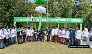 Foto : Suasana apel santri MWCNU Sambeng di Lapangan Ardirejo