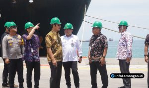 Foto : Tim Kemenko Polkam bersama Dandim 0812 Lamongan dan Forkopimda meninjau fasilitas Pelabuhan Tanjung Pakis